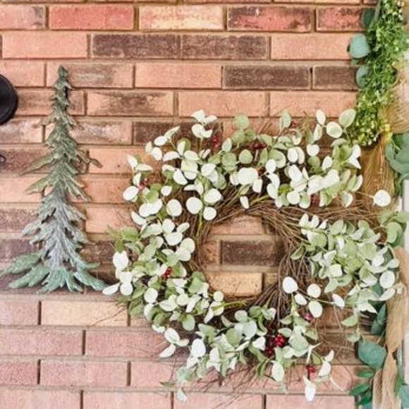 Winter Silver Dollar Wreath, 24” - Picture 10 of 10
